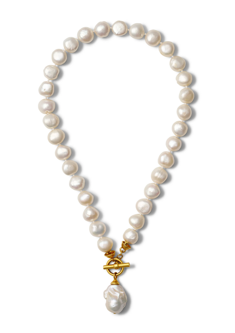Babe Pearl Necklace