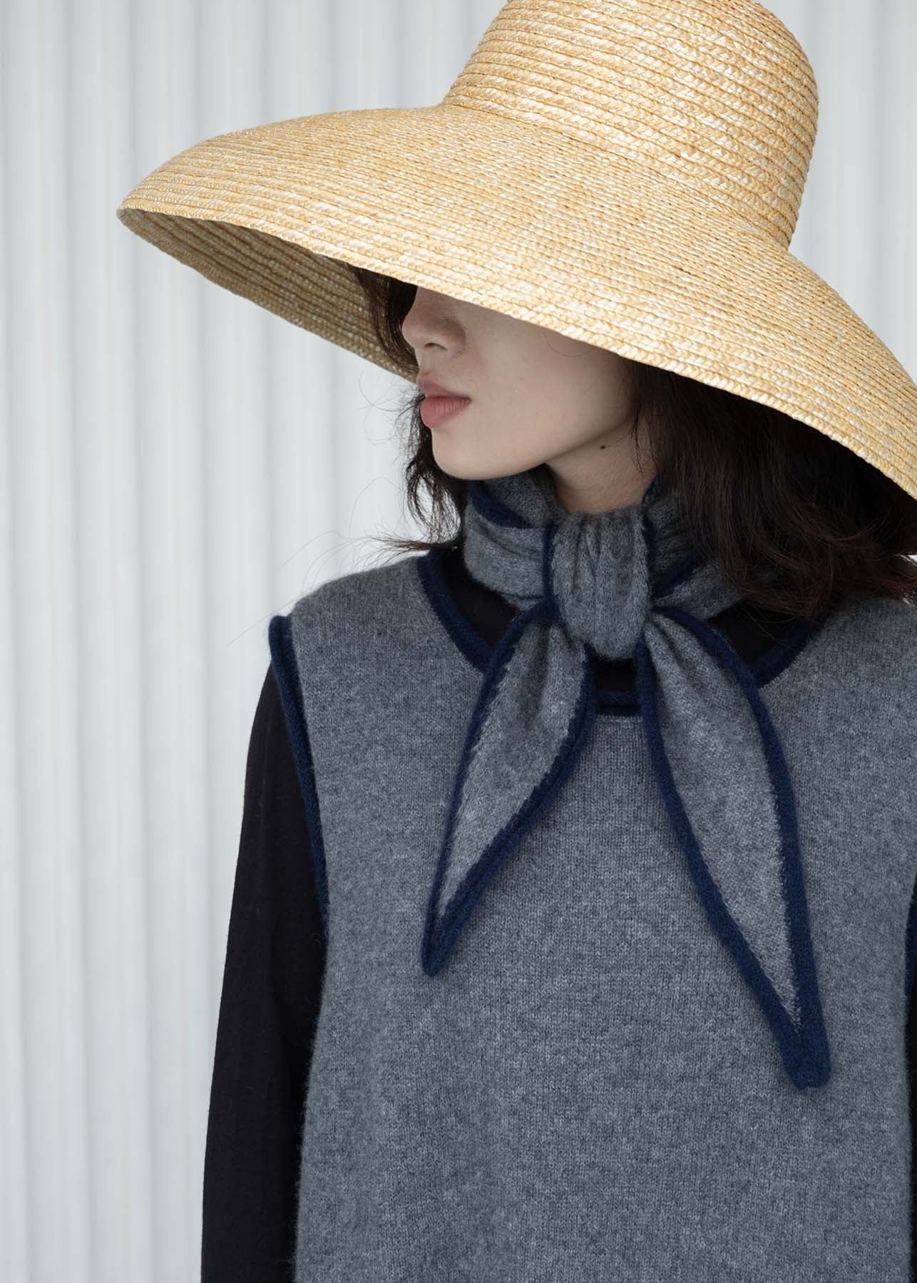 Austen Spindle-shaped Knitted Cashmere Scarf Grey