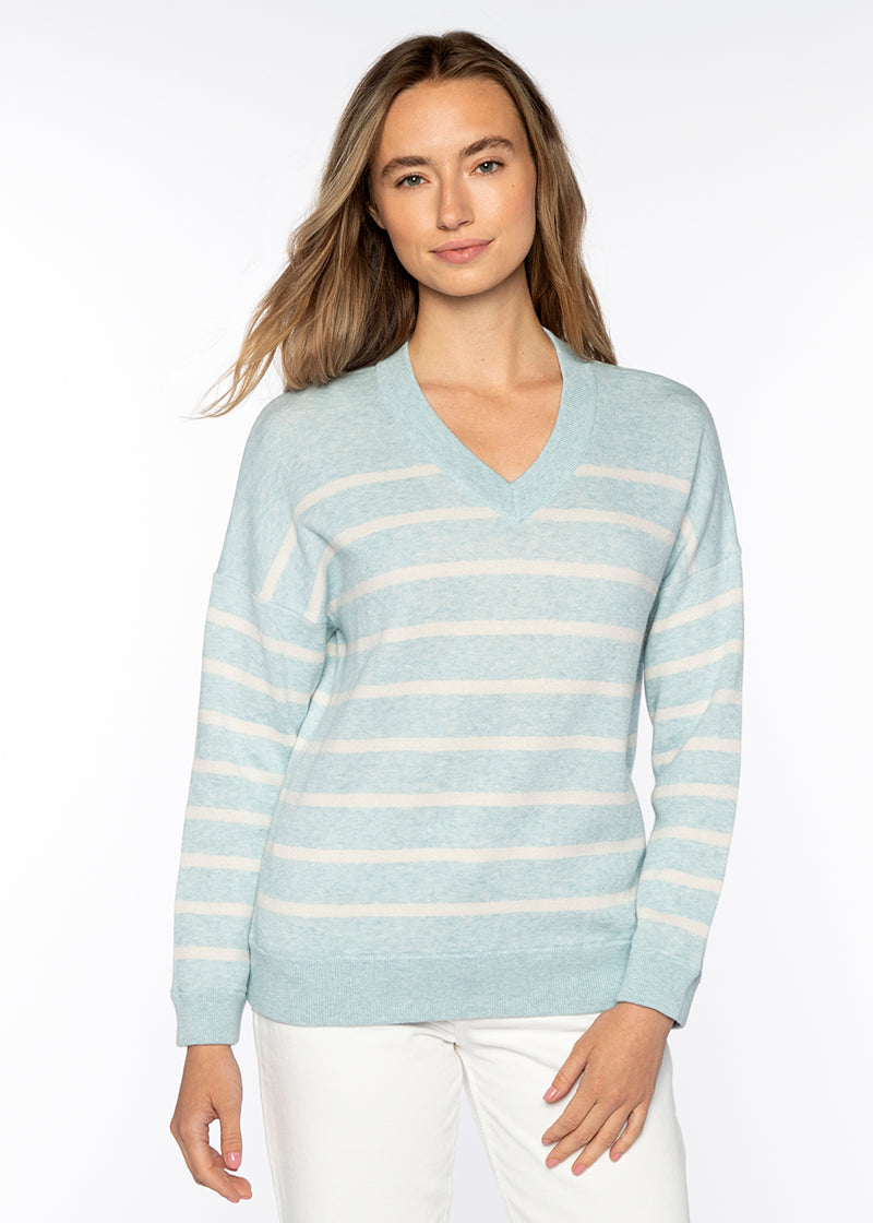 Kinross Doubleknit Easy Vee Mist/Ecru
