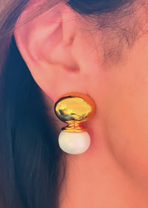 Pebble Orb Earring White Pearl