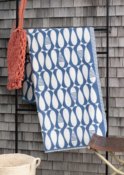 LUCA Throw Sardines in Navy