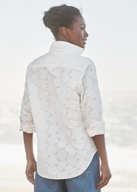 F&E Eileen Textured White Flowers