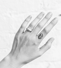 Large Grey Lady Cameo Ring with Diamond
